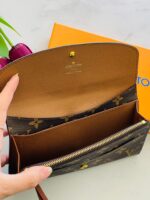 محفظة لوي فيتون✨للبطاقات والمصاري🤎مع سحاب داخلي.