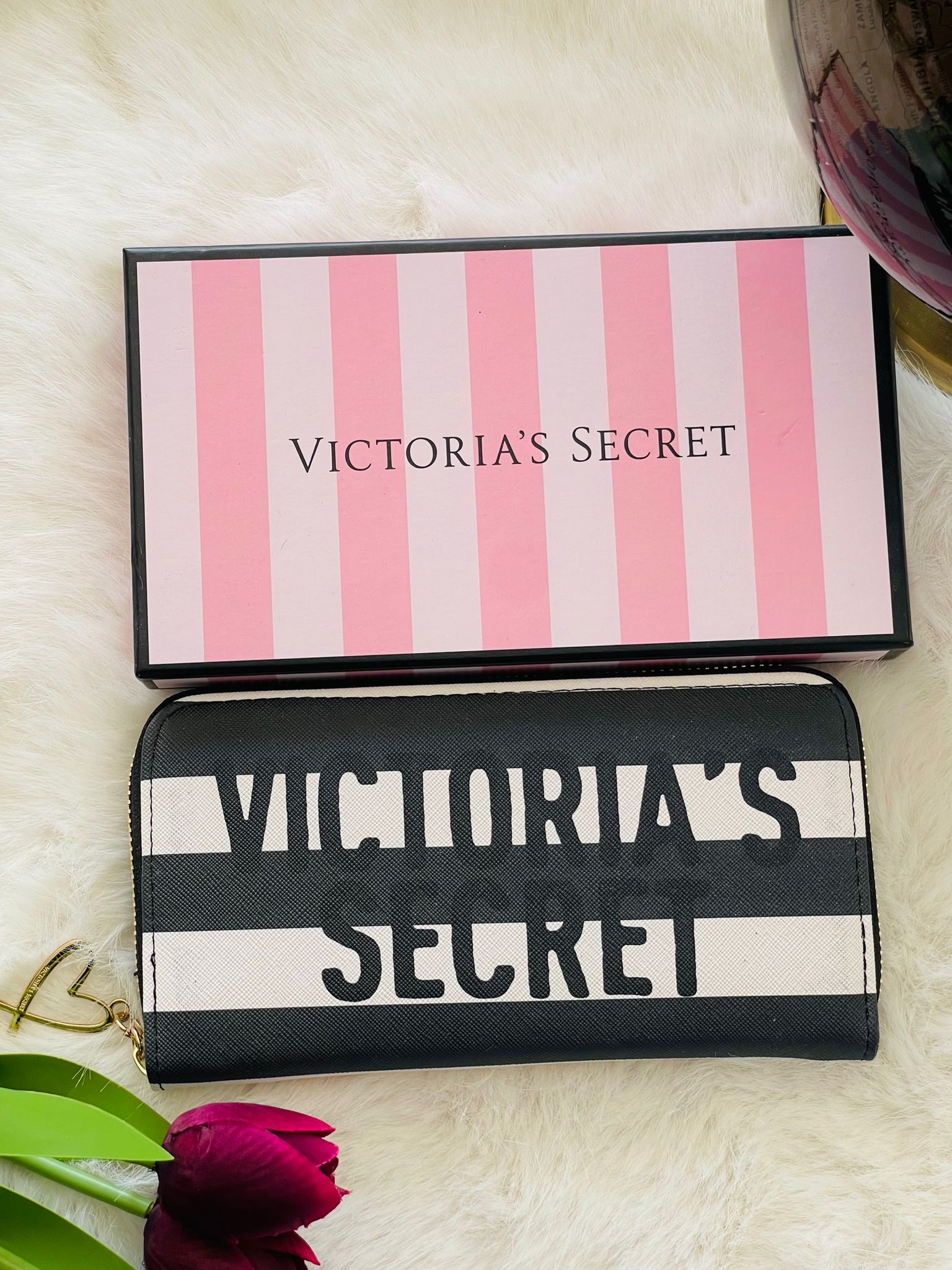 محفظة فيكتوريا سيكرت🖤مع سحاب داخلي