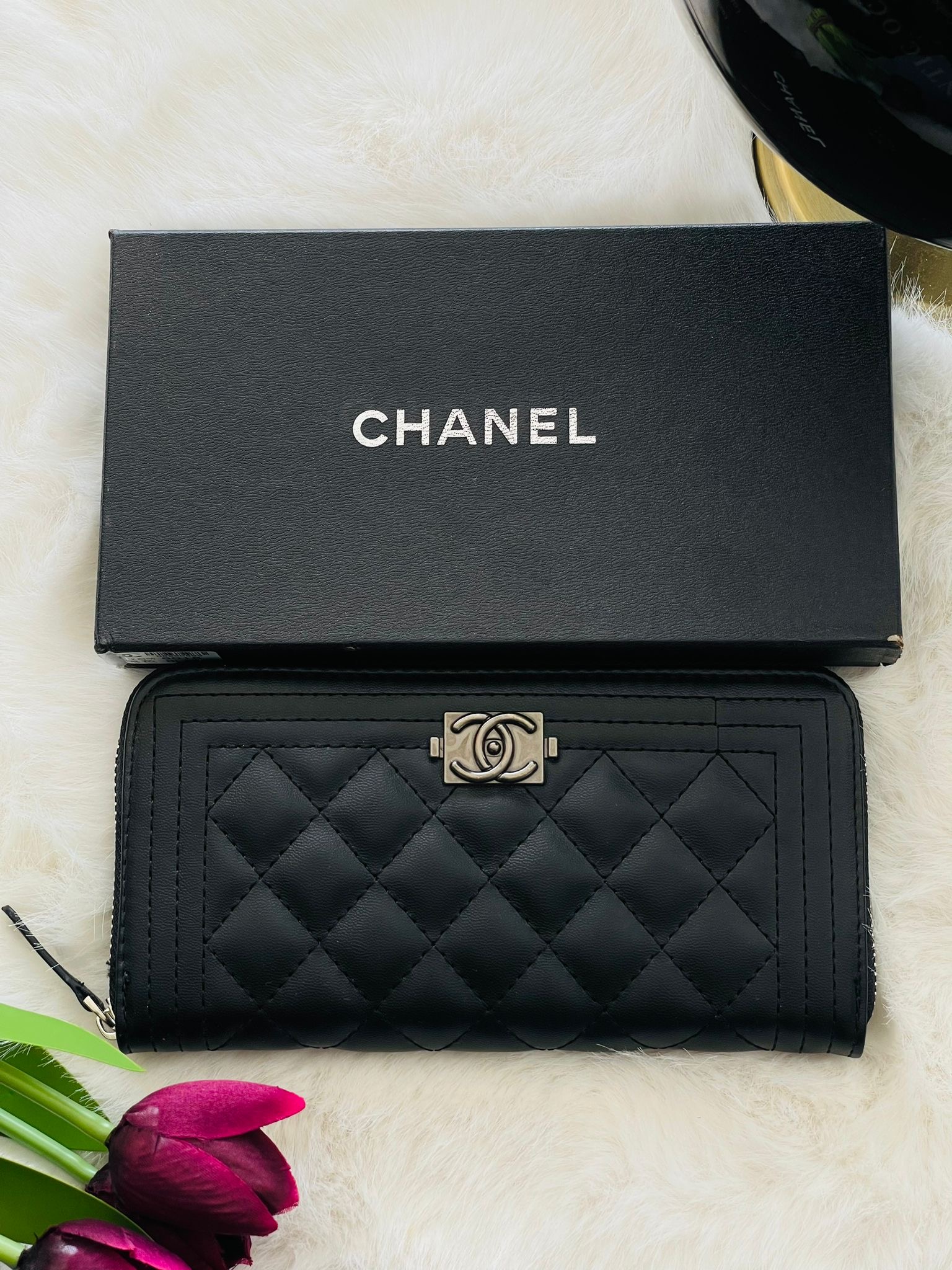 محفظة شانيل✨جلد ناعم شعار فضي✨مع سحاب داخلي