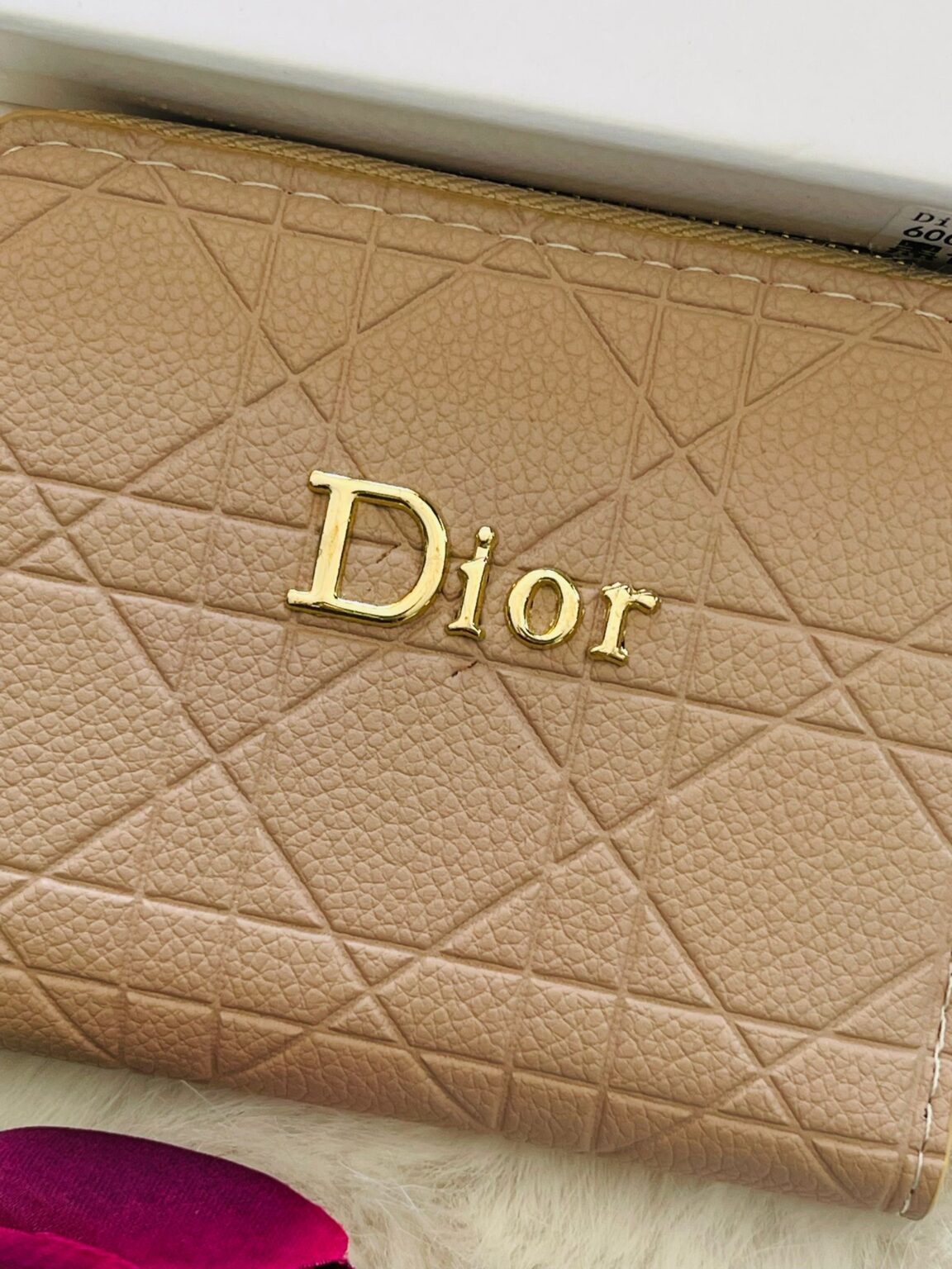 محفظة ديور🤎شعار ذهبـي✨