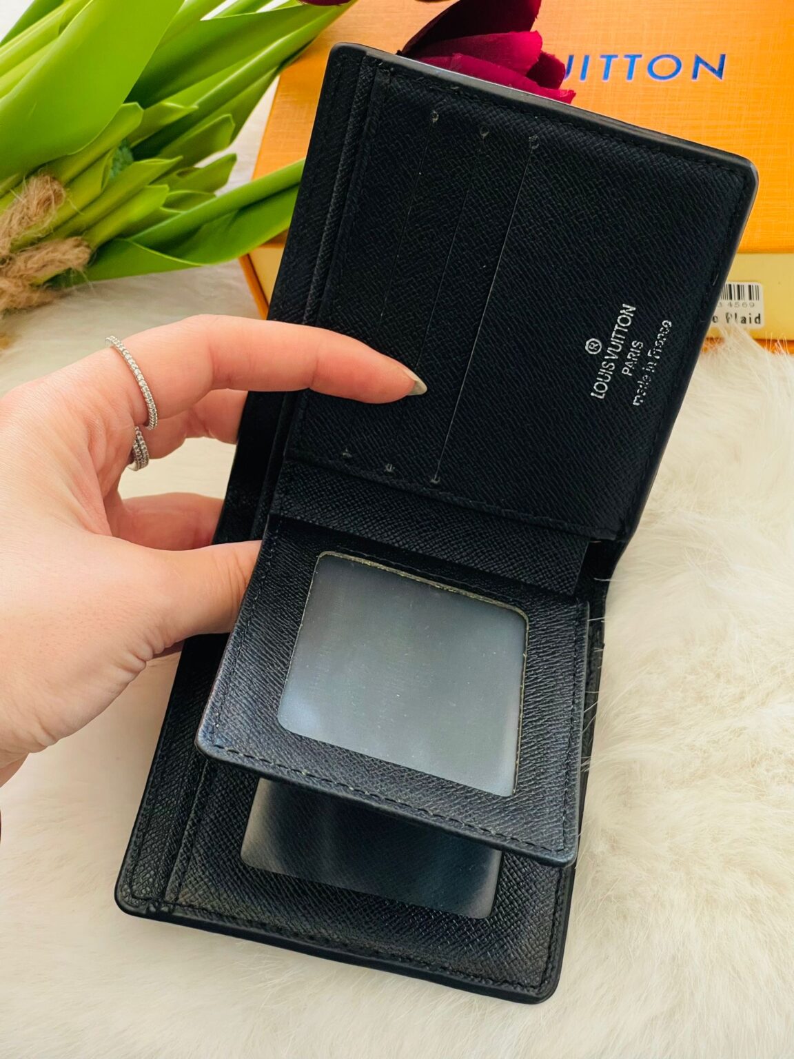 محفظة لوي فيتون🖤نقشة اسود وسكني✨