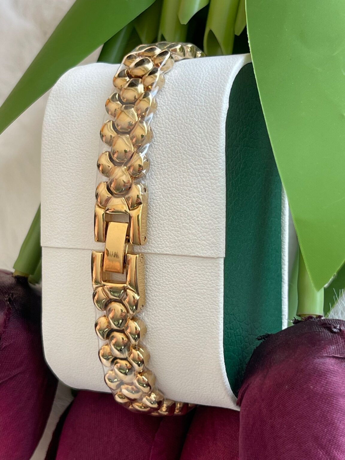 ساعة ديور لون ذهبي✨