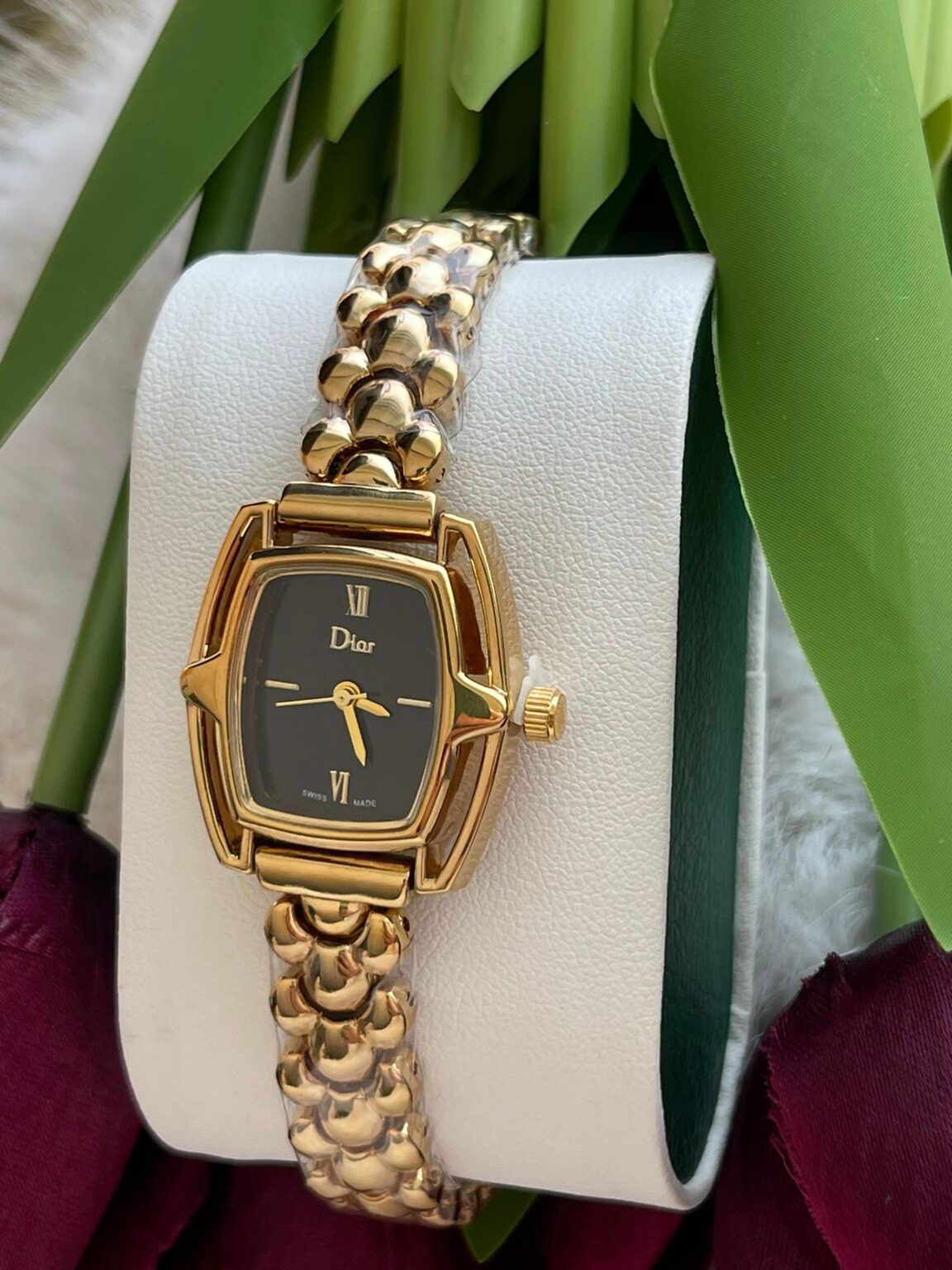 ساعة ديور لون ذهبي✨
