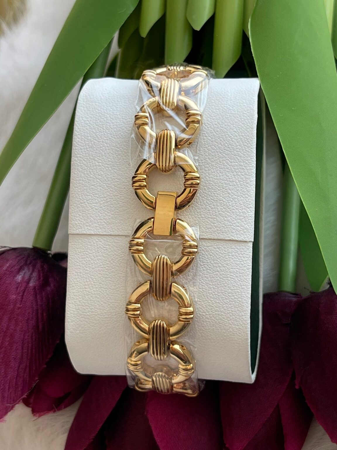 ساعة جوتشي✨لون ذهبي✨