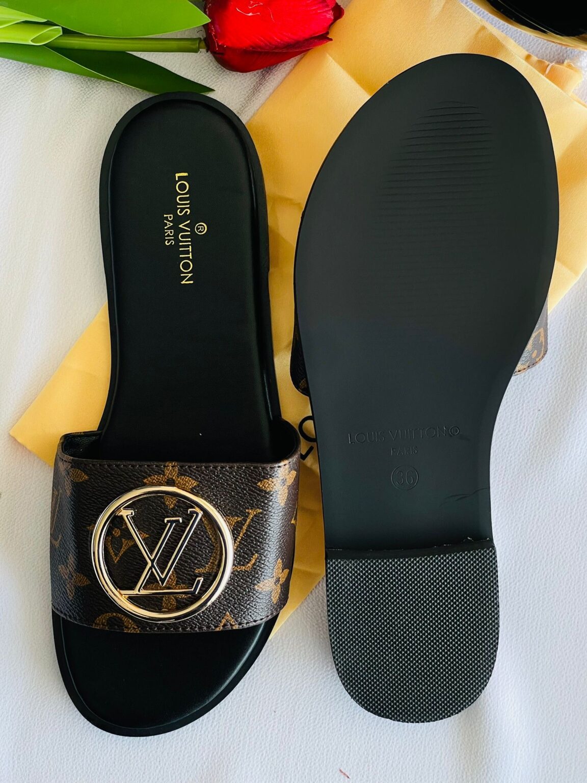 سليبر لوي ڤيتون ✨ مع شعار دائري