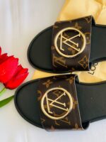 سليبر لوي ڤيتون ✨ مع شعار دائري