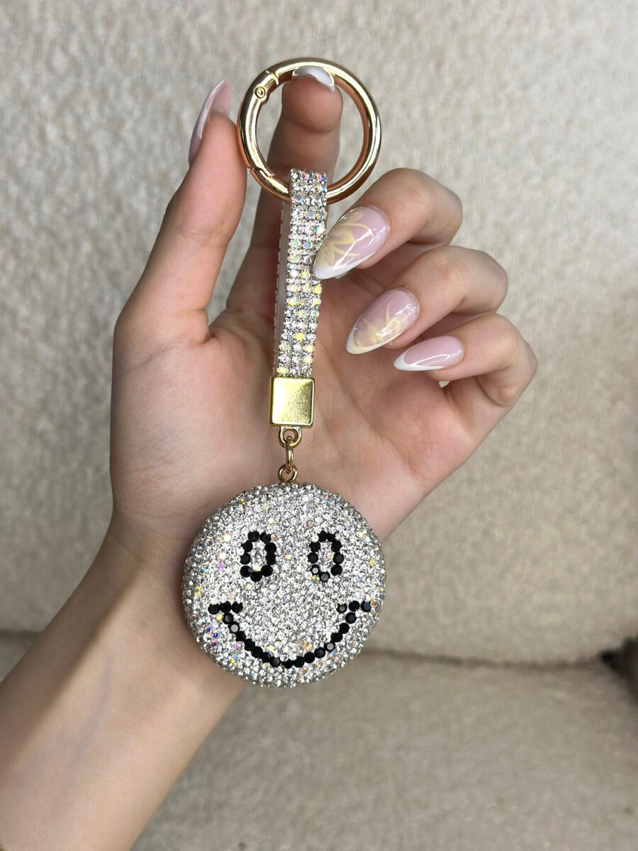 ميدالية ايموجي 🙂