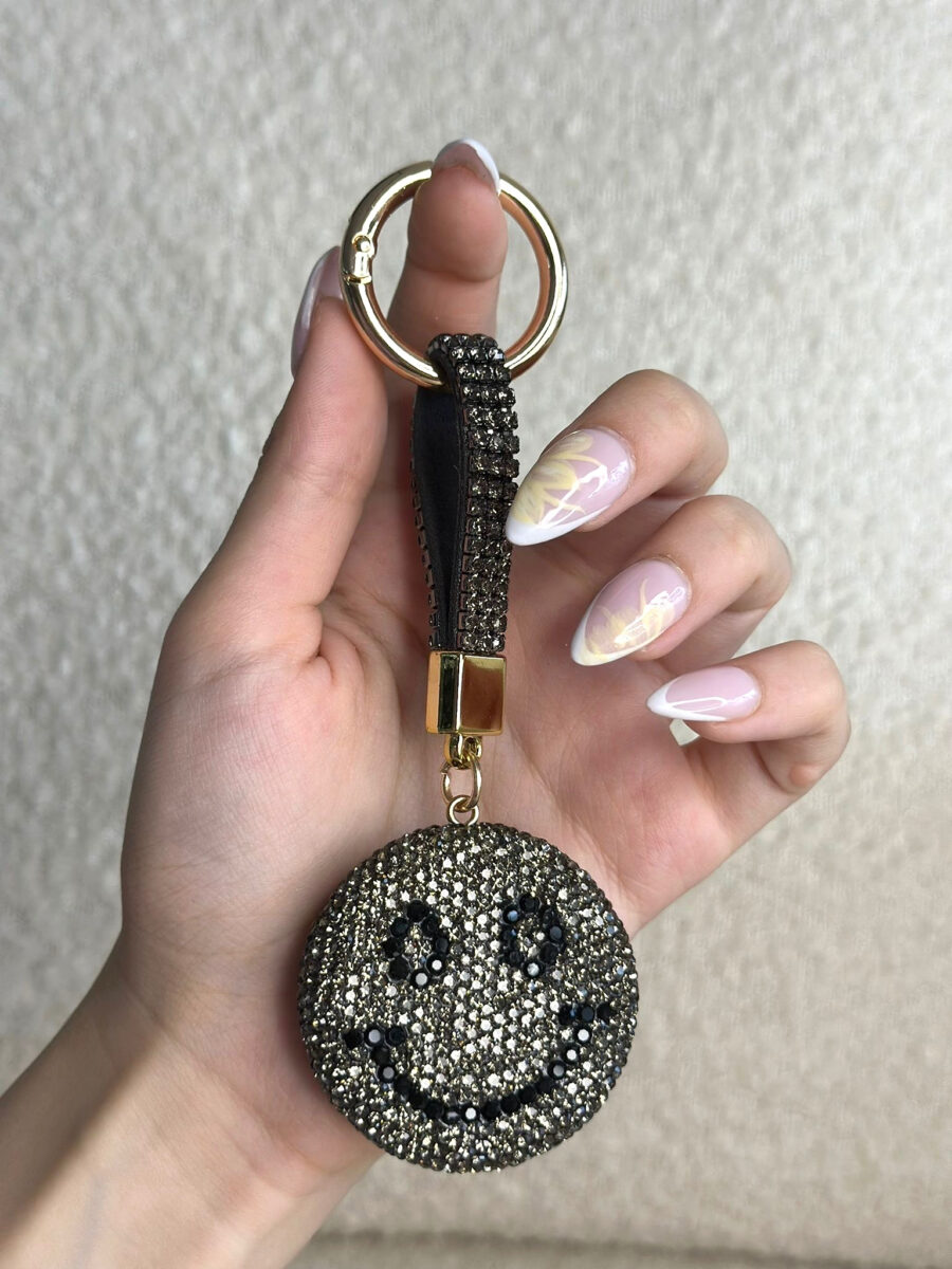 ميدالية ايموجي 🙂