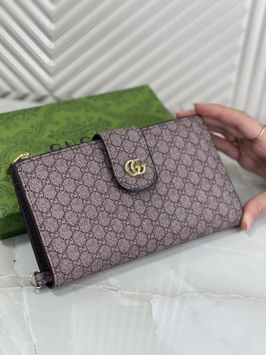 جزدان من جوتشي حجم كبير مع بوكس