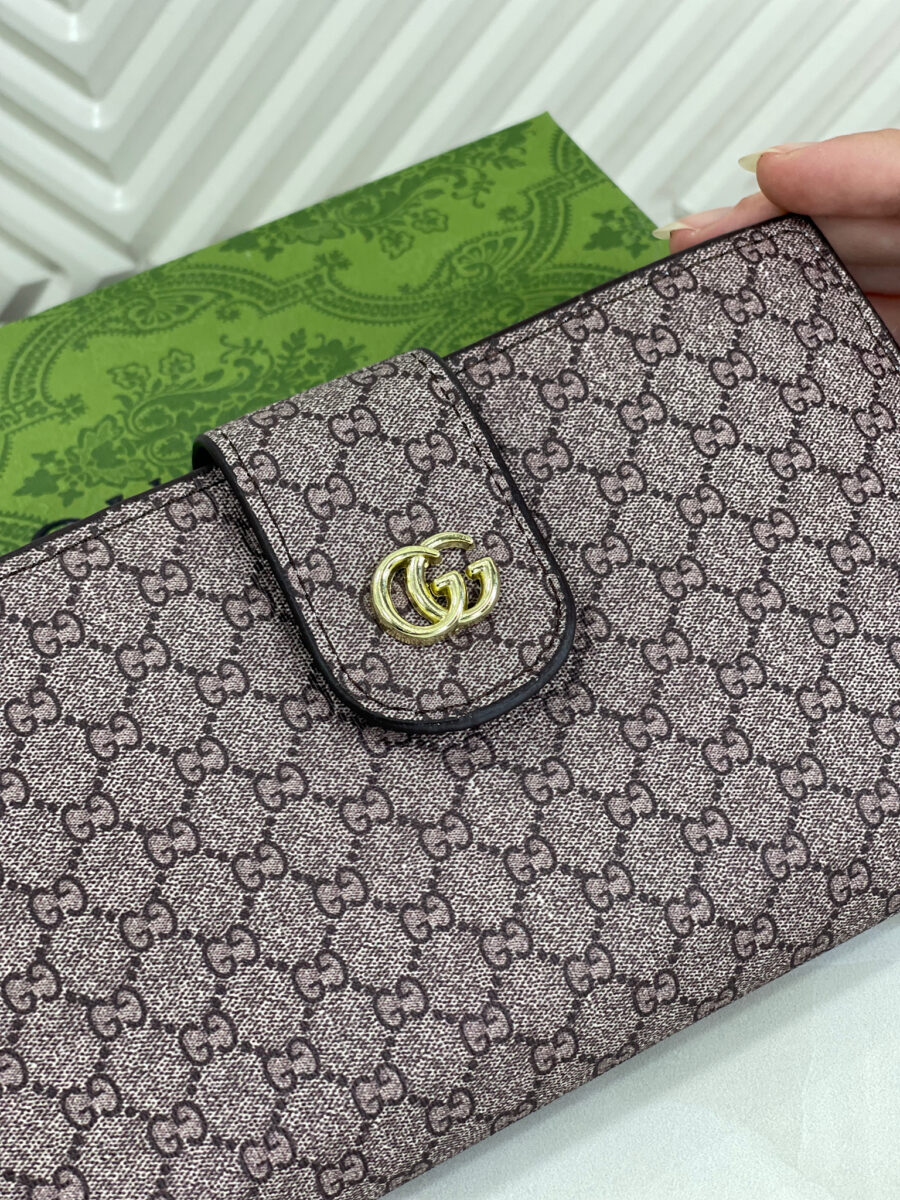 جزدان من جوتشي حجم كبير مع بوكس