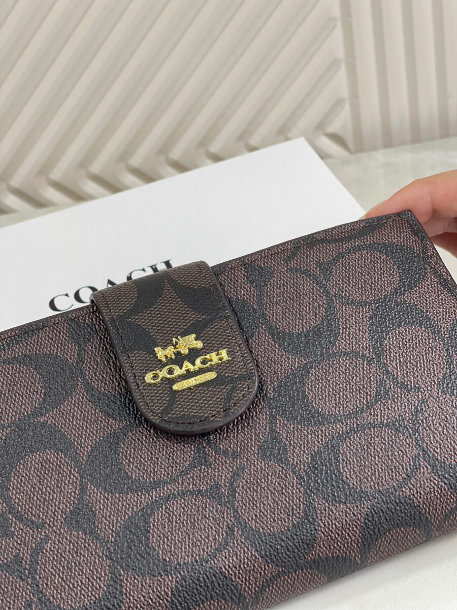 جزدان من كوتش حجم كبير مع بوكس