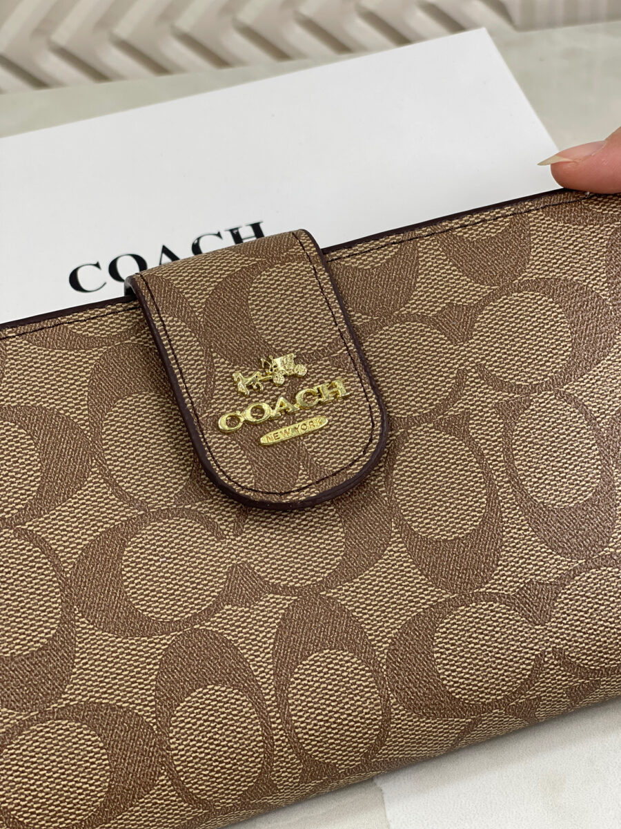 جزدان من كوتش حجم كبير مع بوكس