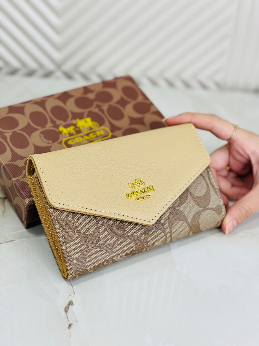 جزدان من كوتش حجم وسط مع بوكس