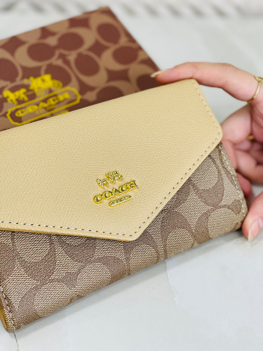 جزدان من كوتش حجم وسط مع بوكس