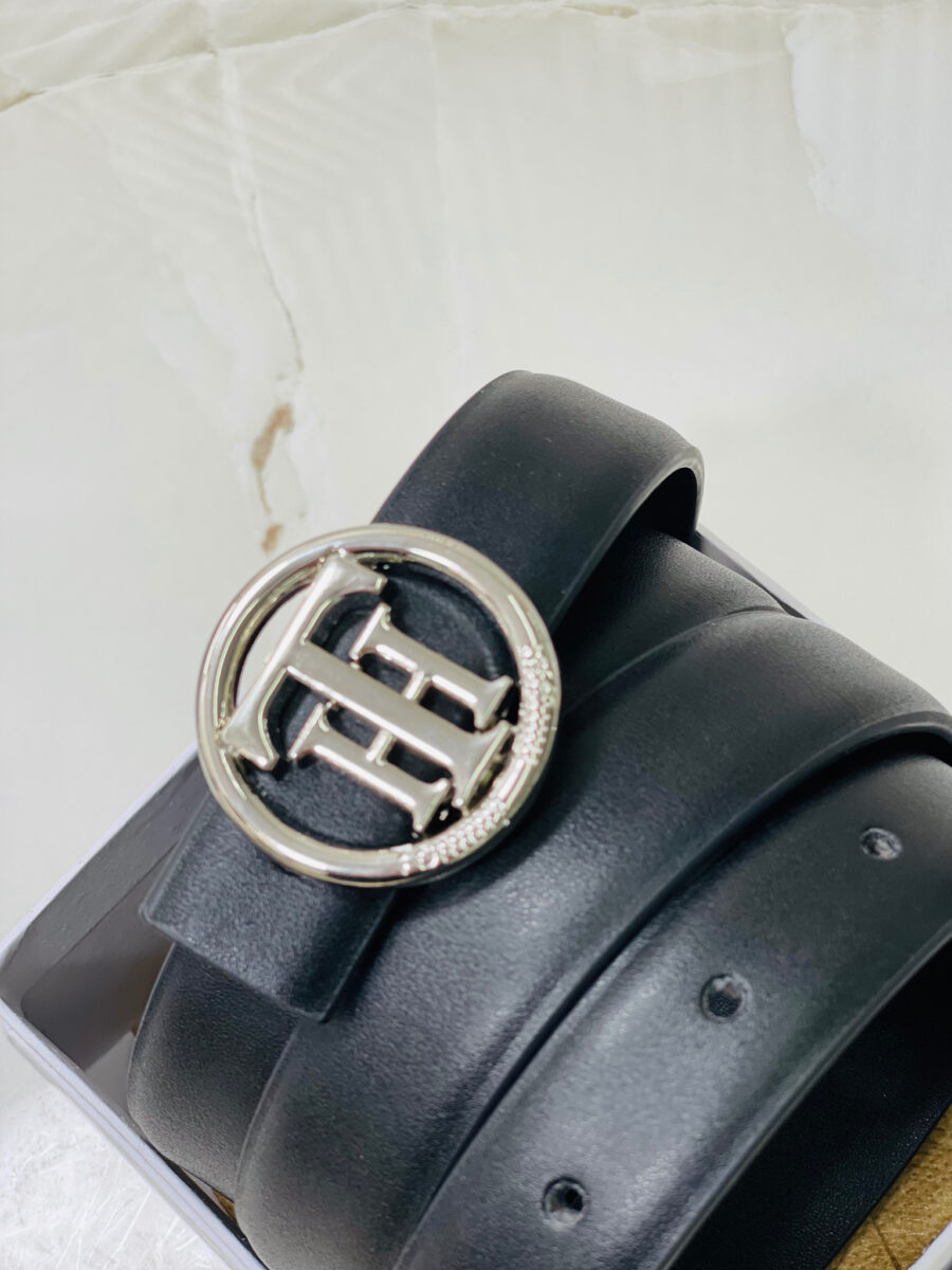 قشط من تومي مع بوكس -لون اسود هاردوير فضي