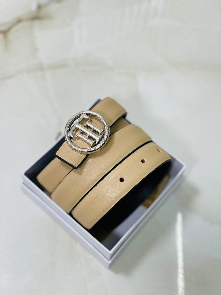 قشط من تومي مع بوكس - لون بيج هاردوير فضي