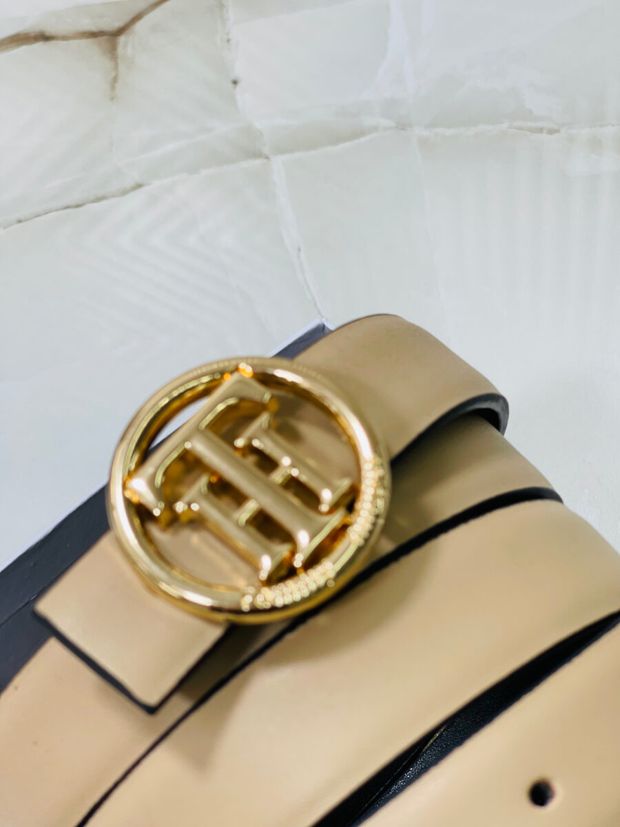 قشط من تومي مع بوكس - لون بيج هاردوير دهبي