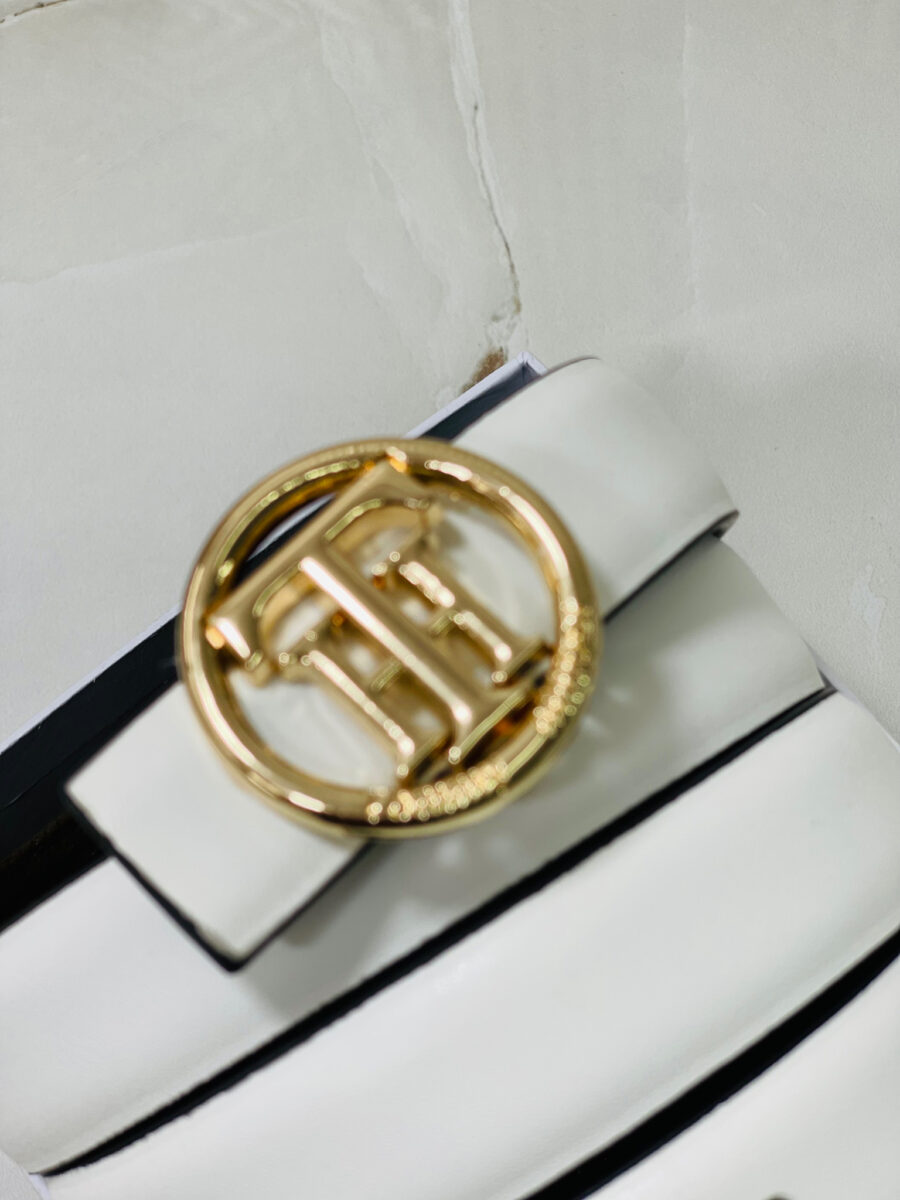 قشط من تومي مع بوكس - لون ابيض هاردوير دهبي