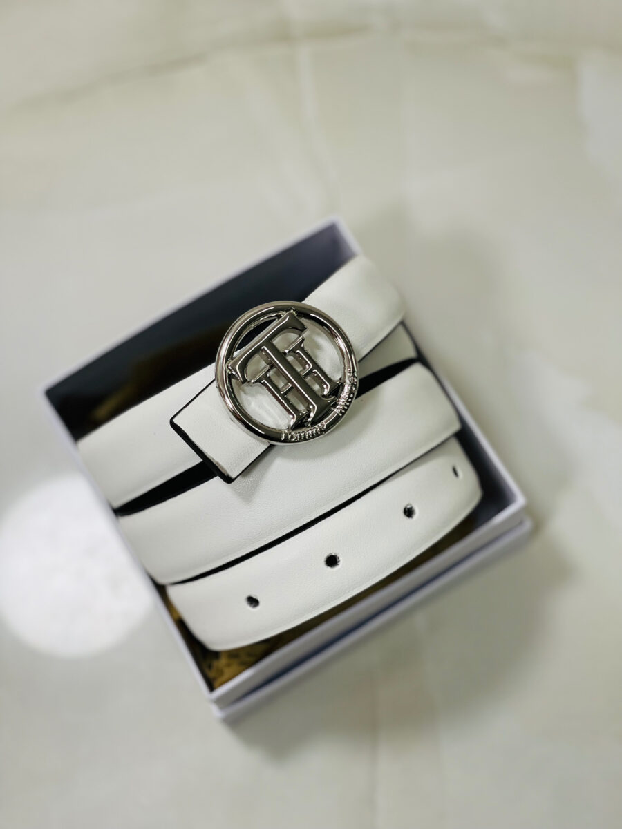 قشط من تومي مع بوكس - لون ابيض هاردوير فضي