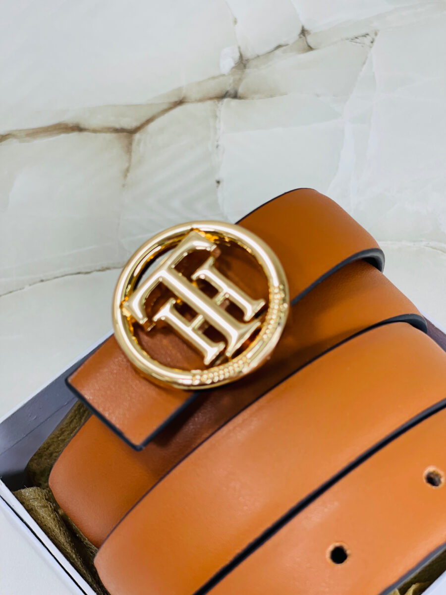 قشط من تومي مع بوكس - لون عسلي هاردوير دهبي