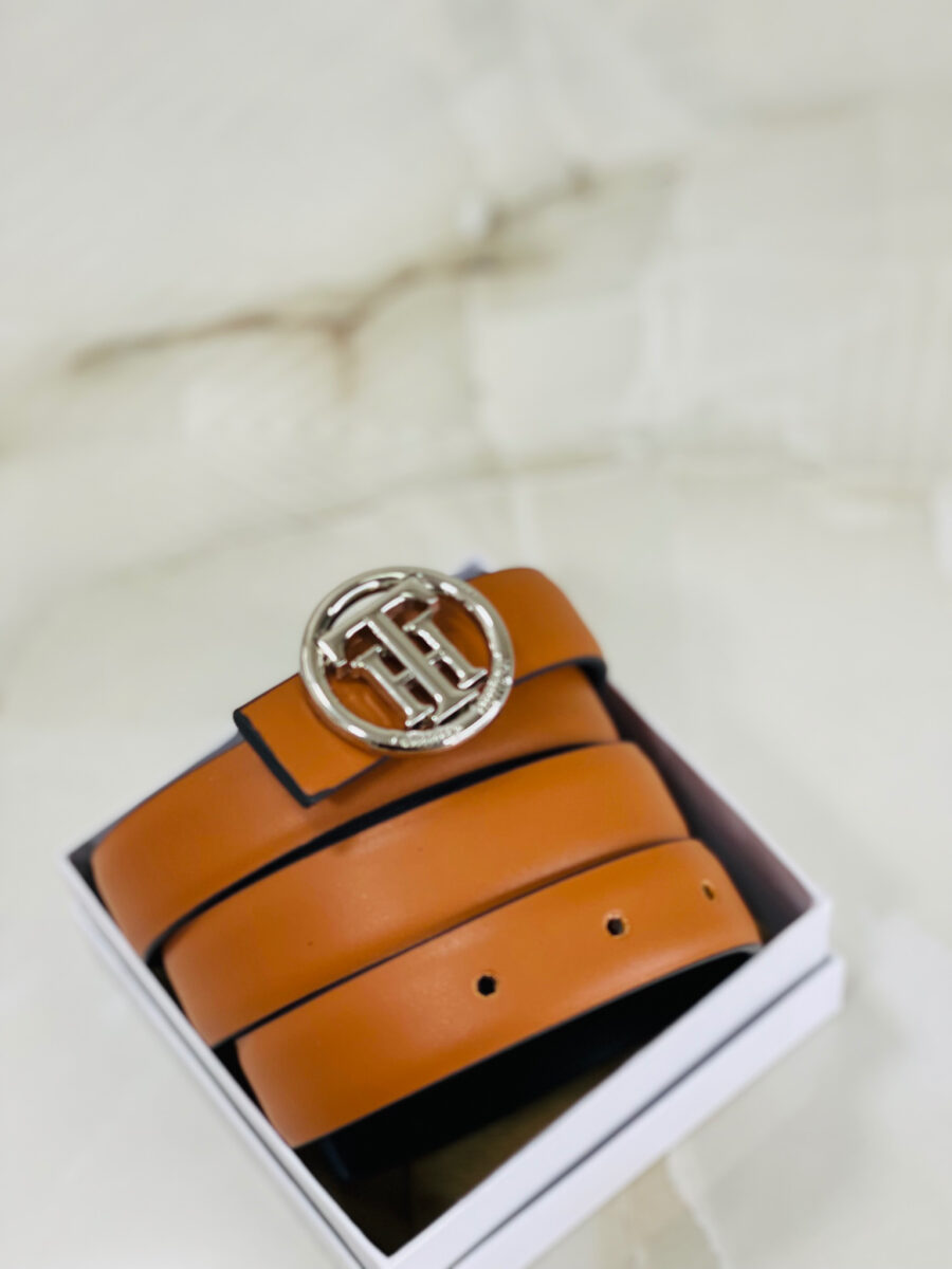 قشط من تومي مع بوكس - لون عسلي هاردوير فضي