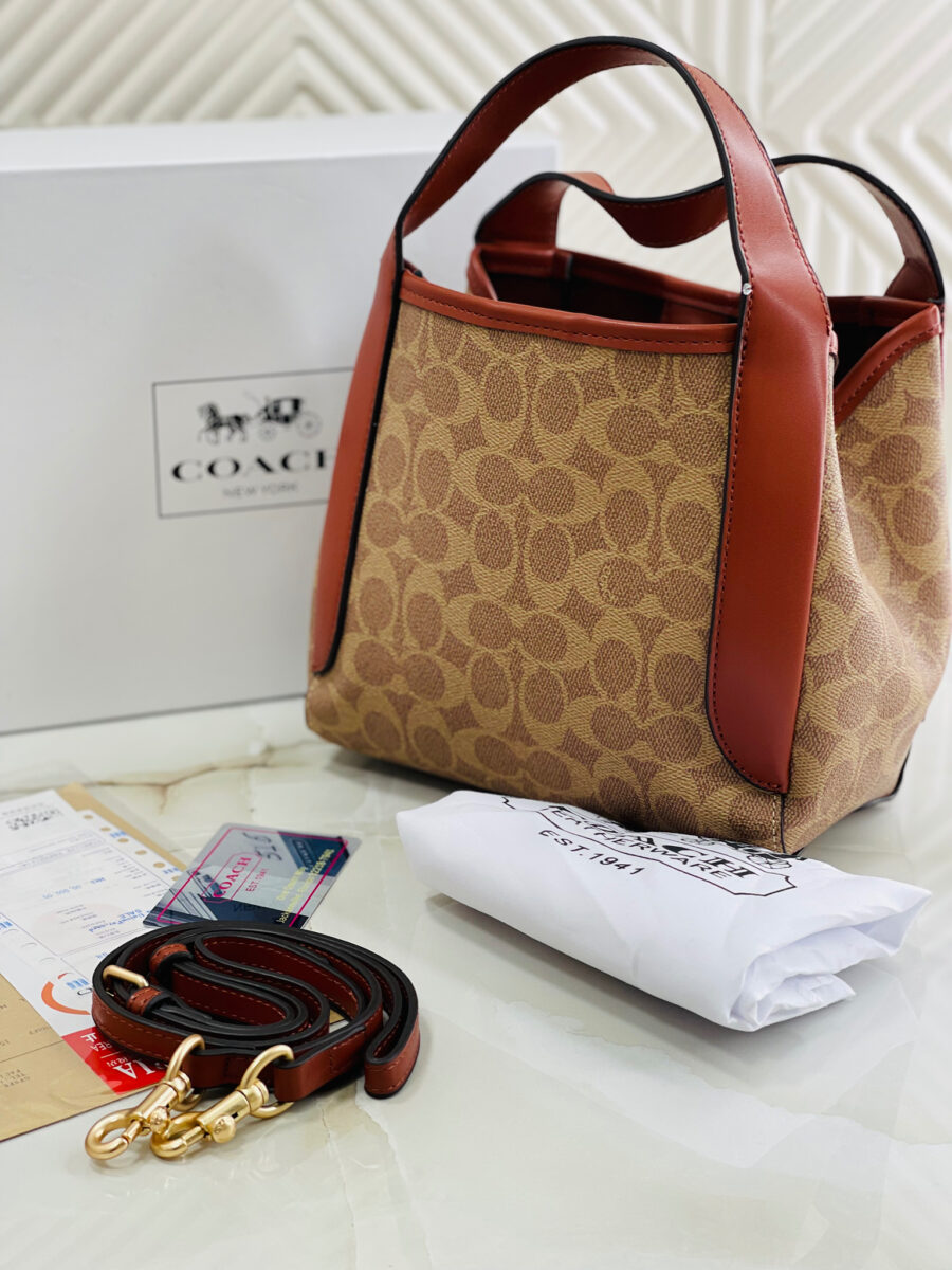 شنطة من كوتش قاعدة 21 سم مع بوكس - لون بيج مع عسلي