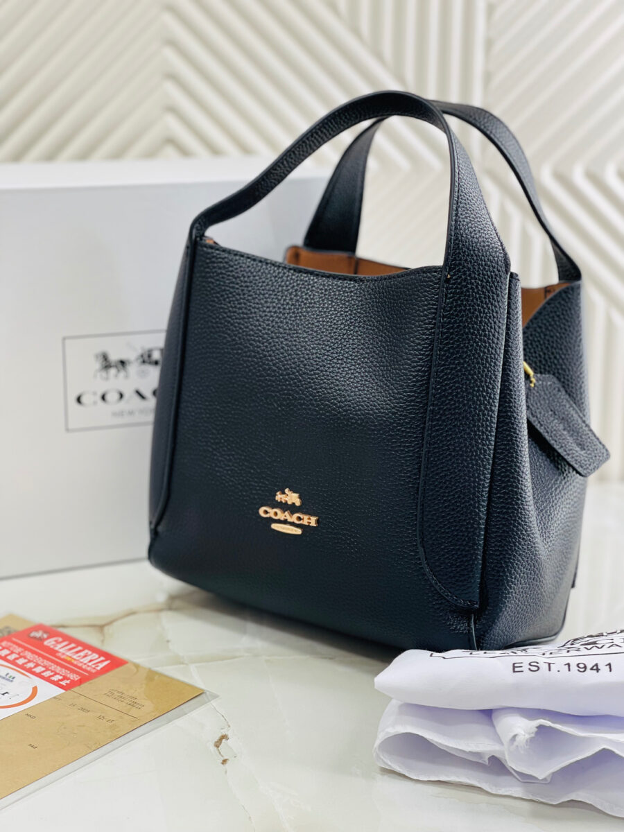 شنطة من كوتش قاعدة 21 سم مع بوكس - لون اسود