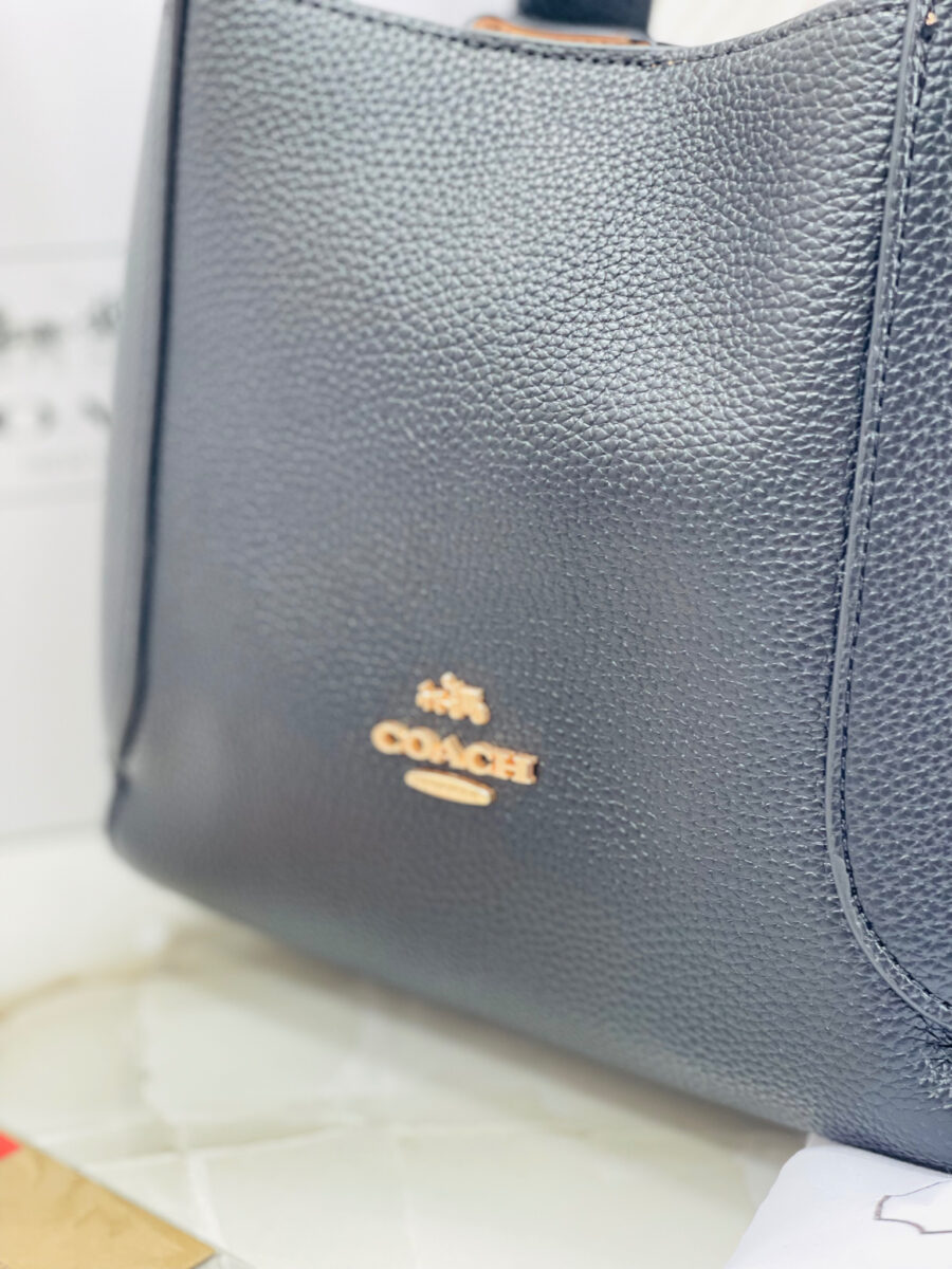 شنطة من كوتش قاعدة 21 سم مع بوكس - لون اسود