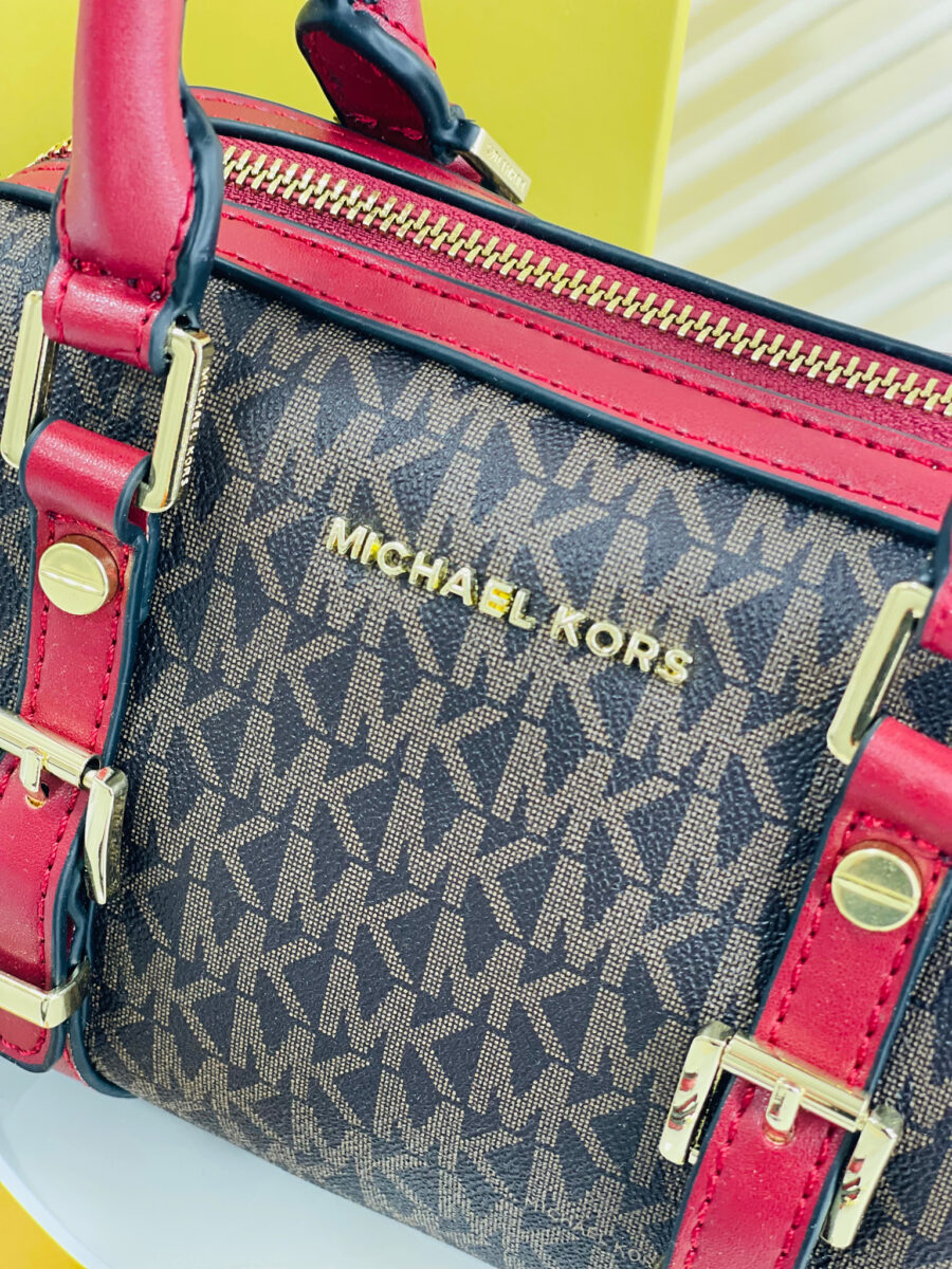 شنطة من مايكل كورس قاعدة 20 سم مع بوكس