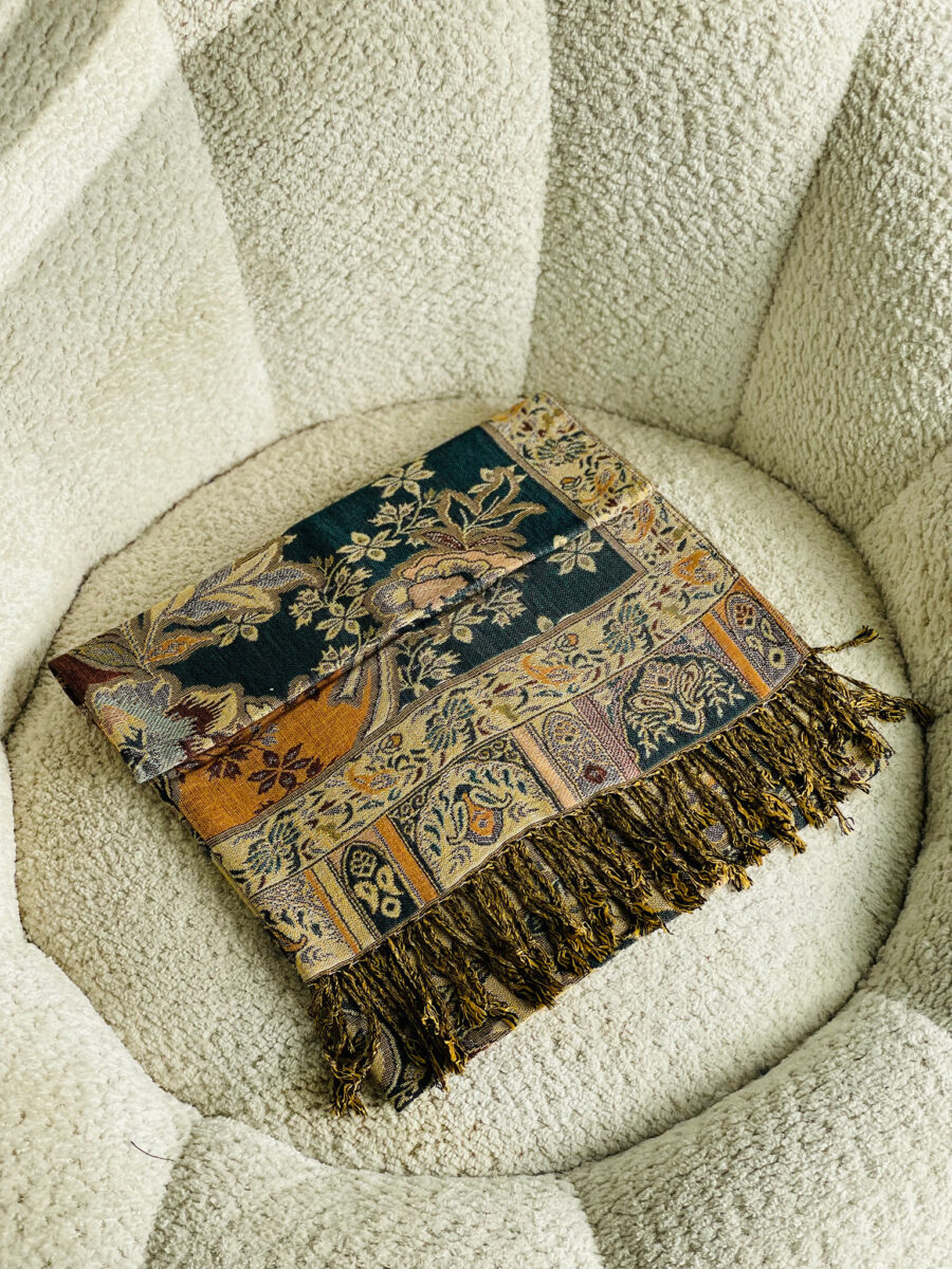 سكارف شتوي معرق