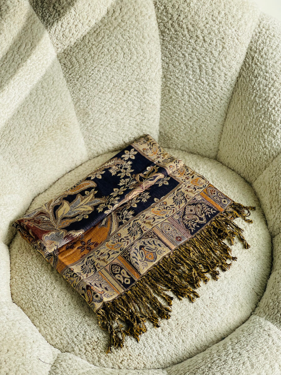 سكارف شتوي معرق